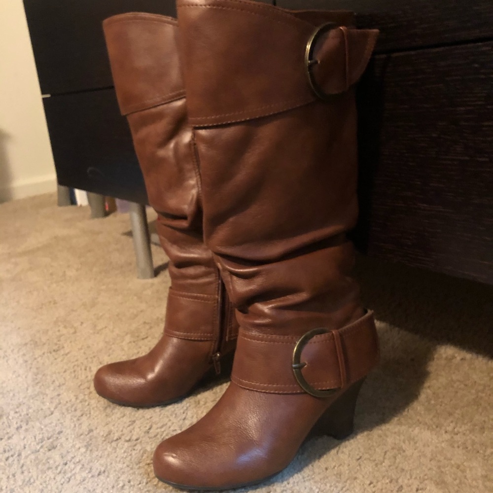 Brown boots with buckle and wedge heel.
